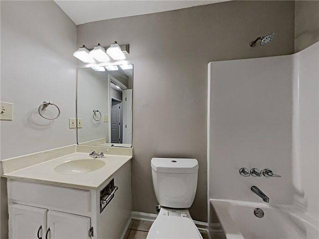 968 Country Oaks Court, Lawrenceville, GA 30044