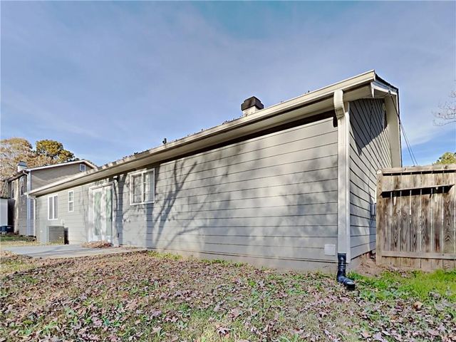 968 Country Oaks Court, Lawrenceville, GA 30044