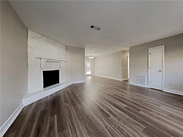 968 Country Oaks Court, Lawrenceville, GA 30044