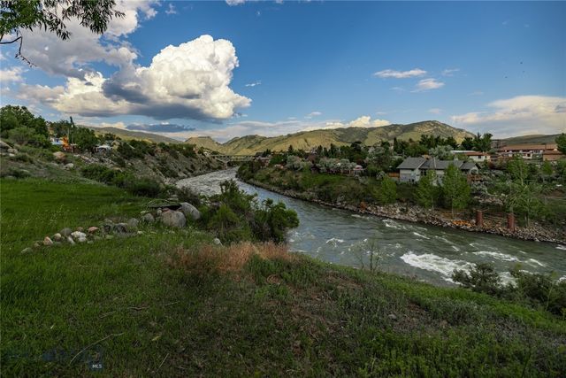 104 Vista Street, Gardiner, MT 59030