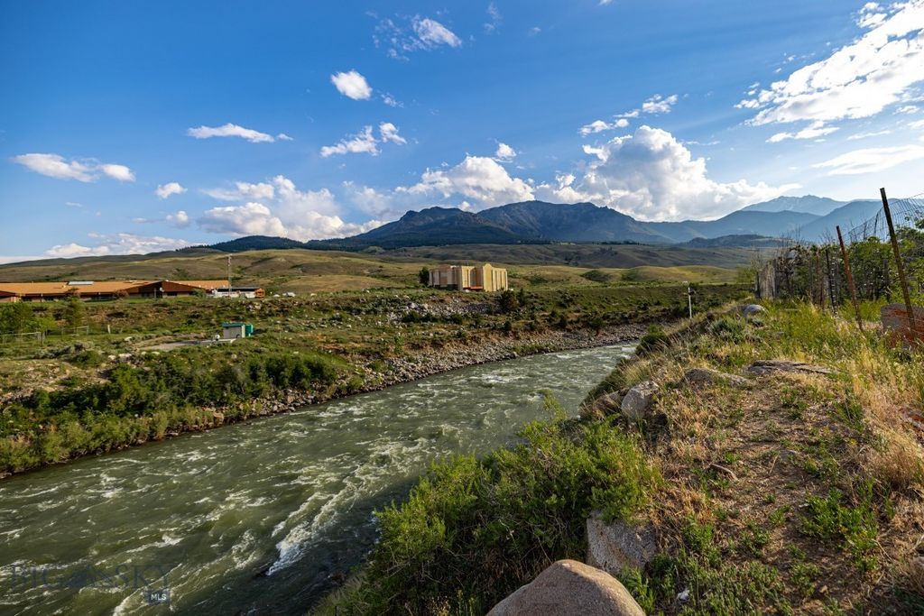 104 Vista Street, Gardiner, MT 59030 photo 2