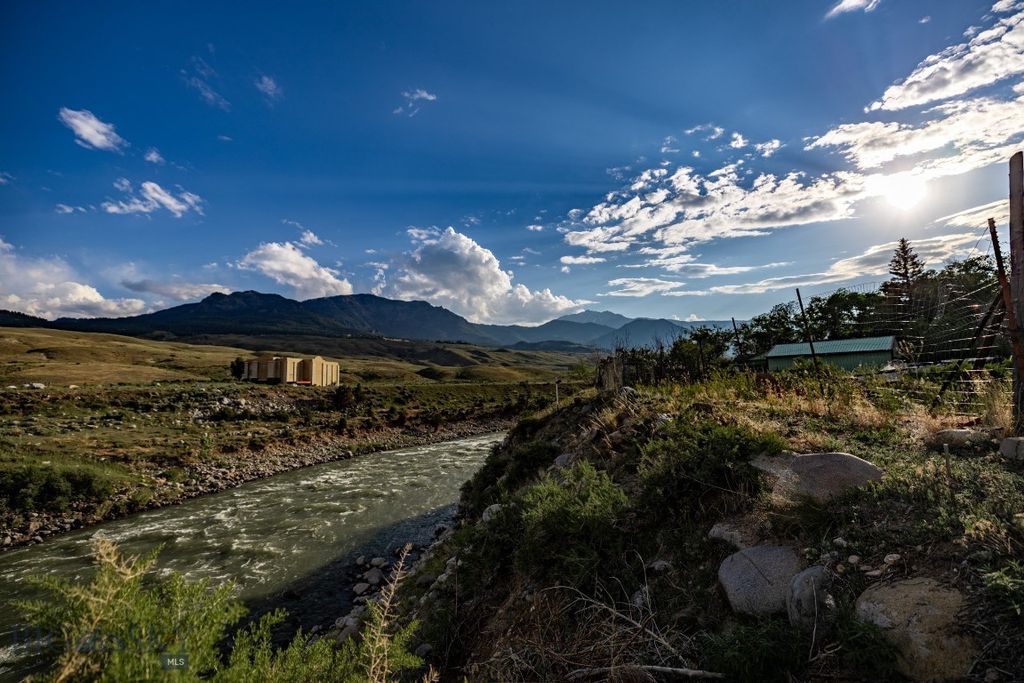 104 Vista Street, Gardiner, MT 59030 photo 3