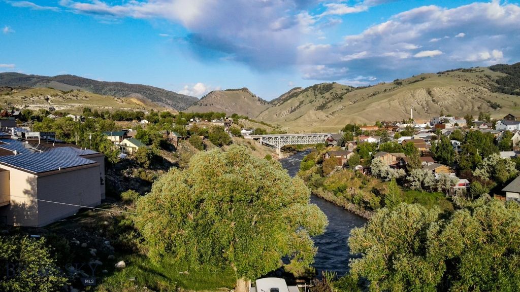 104 Vista Street, Gardiner, MT 59030 photo 5