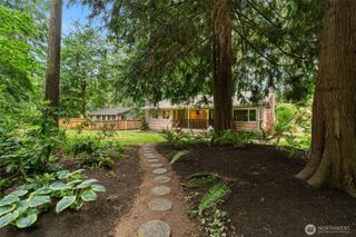 9390 NE Wardwell Road, Bainbridge Island, WA 98110