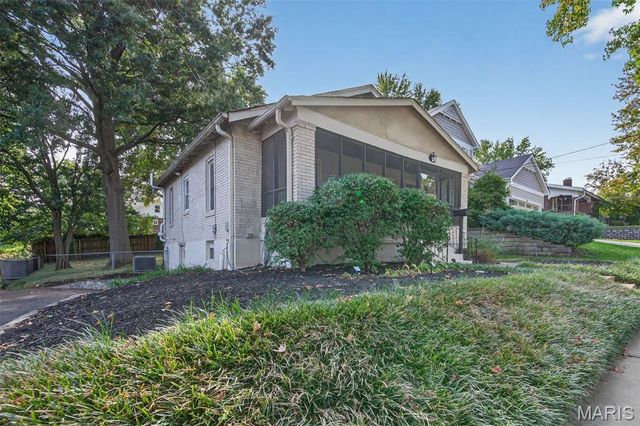 8828 Madge Avenue, Brentwood, MO 63144