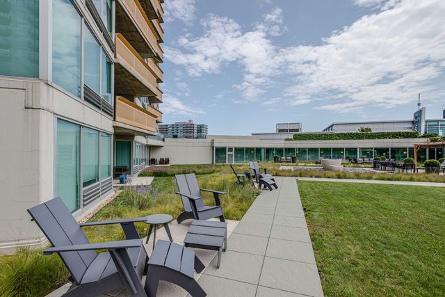 1720 Maple Avenue 1360, Evanston, IL 60201
