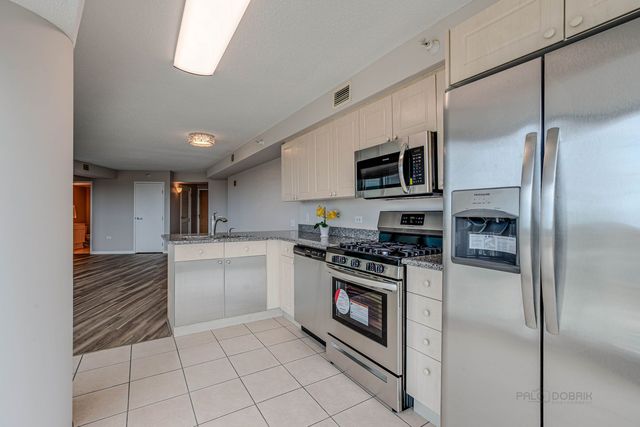 1720 Maple Avenue 1360, Evanston, IL 60201