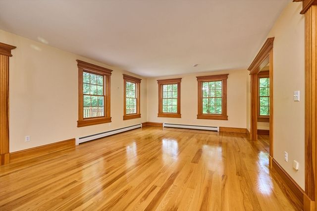 2 Eastwood Dr, Southampton, MA 01073