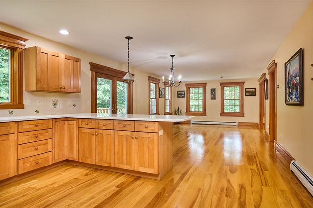 2 Eastwood Dr, Southampton, MA 01073