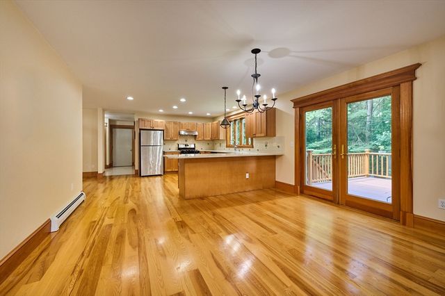 2 Eastwood Dr, Southampton, MA 01073