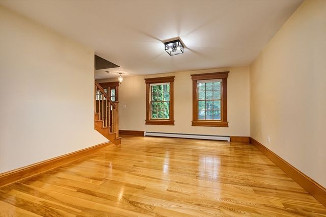 2 Eastwood Dr, Southampton, MA 01073