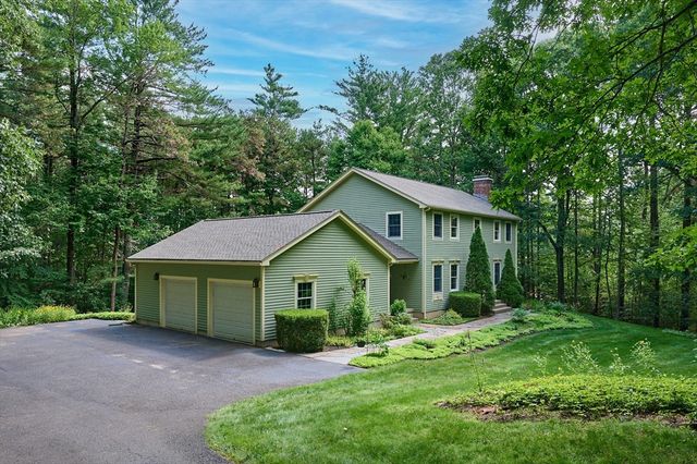 2 Eastwood Dr, Southampton, MA 01073
