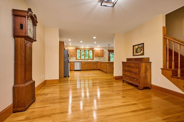 2 Eastwood Dr, Southampton, MA 01073
