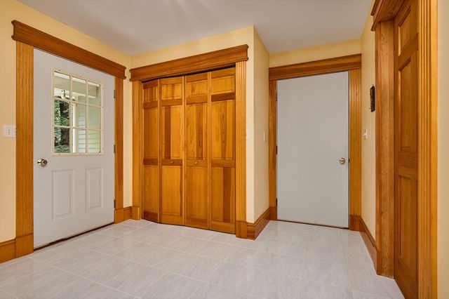 2 Eastwood Dr, Southampton, MA 01073