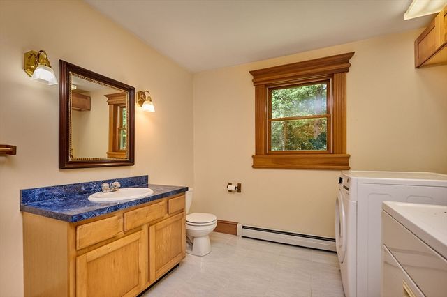 2 Eastwood Dr, Southampton, MA 01073