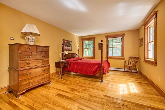 2 Eastwood Dr, Southampton, MA 01073