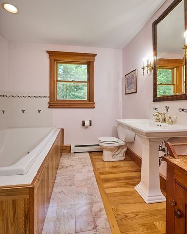 2 Eastwood Dr, Southampton, MA 01073