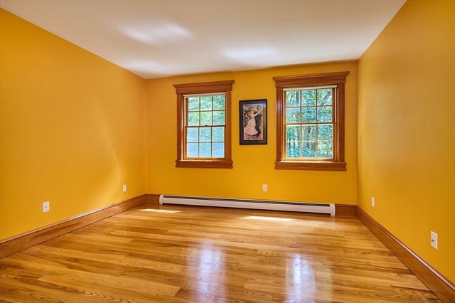 2 Eastwood Dr, Southampton, MA 01073