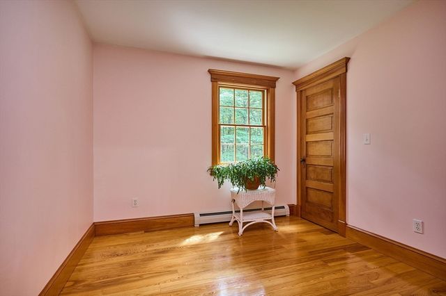 2 Eastwood Dr, Southampton, MA 01073