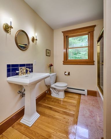 2 Eastwood Dr, Southampton, MA 01073