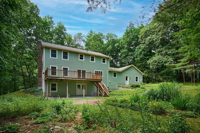 2 Eastwood Dr, Southampton, MA 01073
