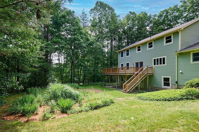 2 Eastwood Dr, Southampton, MA 01073