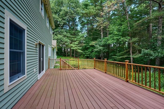 2 Eastwood Dr, Southampton, MA 01073