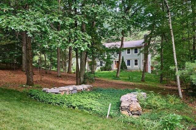 2 Eastwood Dr, Southampton, MA 01073