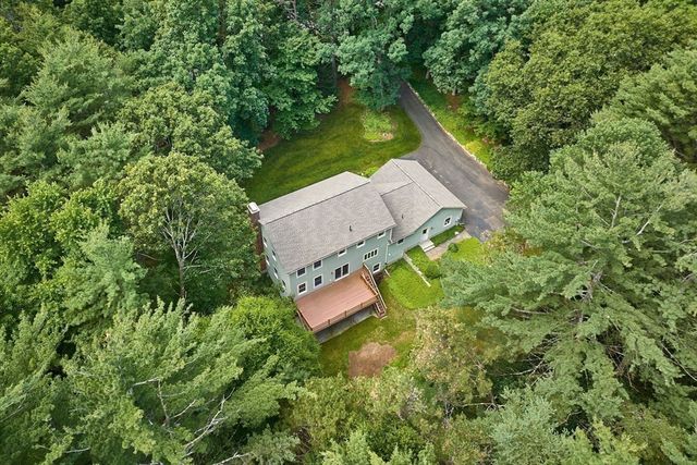2 Eastwood Dr, Southampton, MA 01073