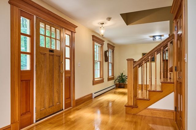 2 Eastwood Dr, Southampton, MA 01073