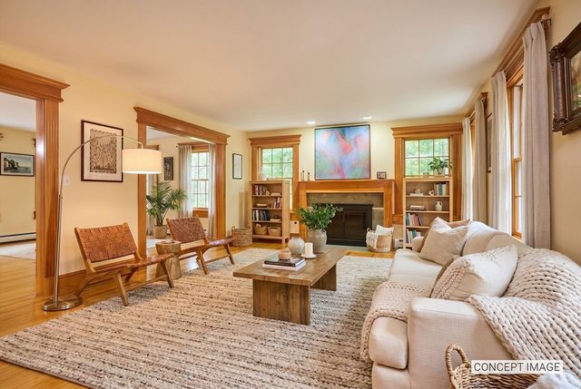 2 Eastwood Dr, Southampton, MA 01073