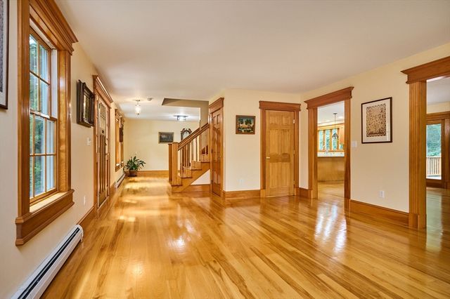 2 Eastwood Dr, Southampton, MA 01073