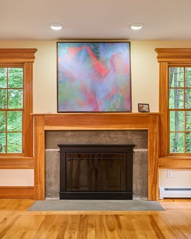 2 Eastwood Dr, Southampton, MA 01073