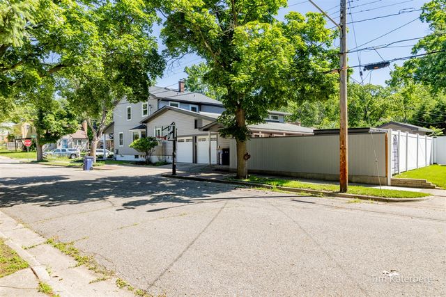 1130 Walsh Street, Grand Rapids, MI 49507