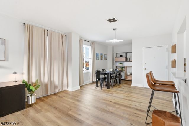 200 Paterson Ave 1A, East Rutherford Boro, NJ 07073