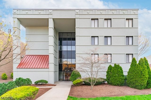 200 Paterson Ave 1A, East Rutherford Boro, NJ 07073