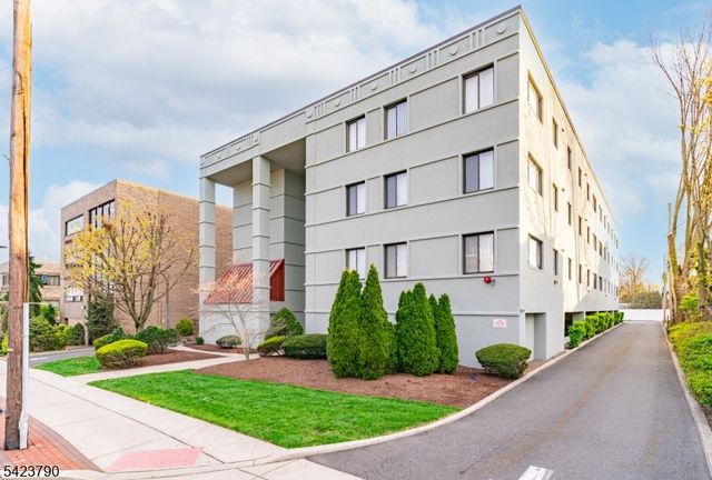 200 Paterson Ave 1A, East Rutherford Boro, NJ 07073