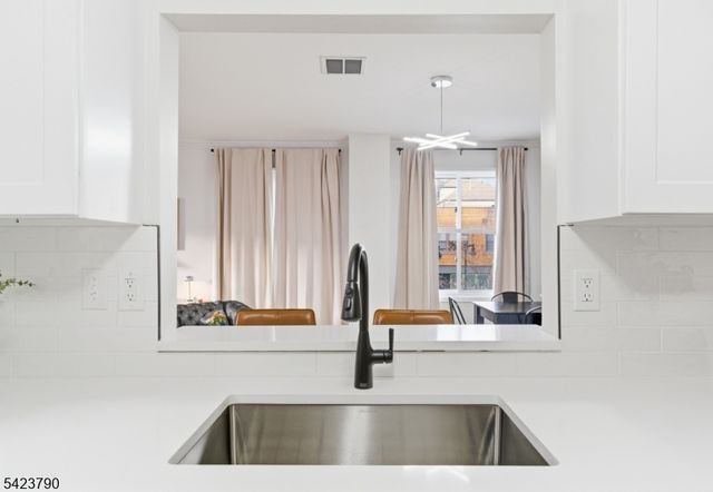 200 Paterson Ave 1A, East Rutherford Boro, NJ 07073