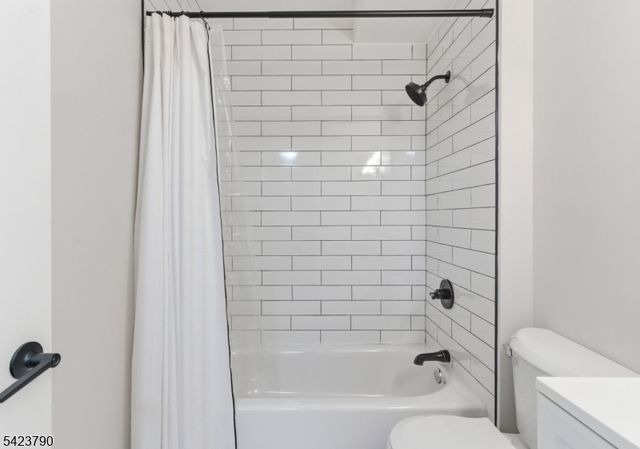 200 Paterson Ave 1A, East Rutherford Boro, NJ 07073