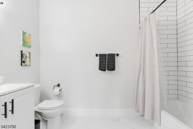 200 Paterson Ave 1A, East Rutherford Boro, NJ 07073