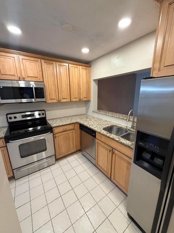 8705 Vía Giula 4, Boca Raton, FL 33496