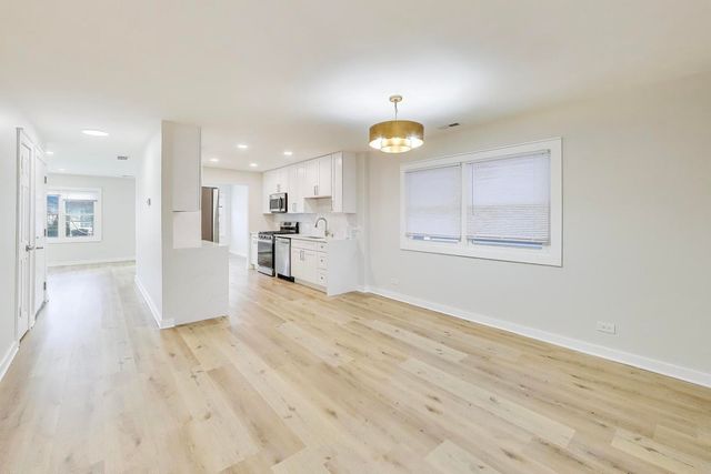 1216 N 20th Avenue G, Melrose Park, IL 60160