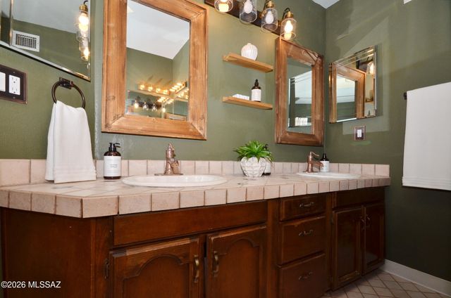 745 W Bangalor Drive, Oro Valley, AZ 85737