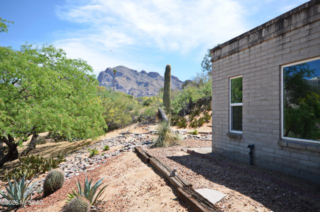745 W Bangalor Drive, Oro Valley, AZ 85737