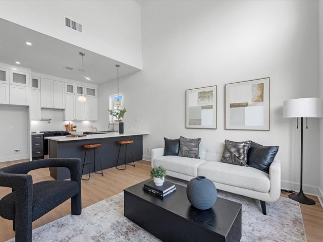 422 E 41st Street, Houston, TX 77022