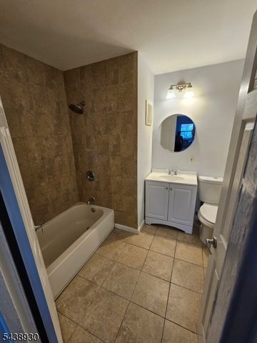 816 W Grand St 3F, Elizabeth City, NJ 07202