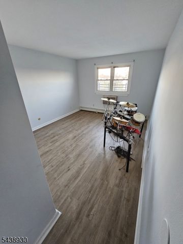 816 W Grand St 3F, Elizabeth City, NJ 07202
