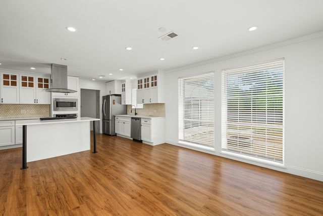 3909 Trail Lake Drive, Fort Worth, TX 76109