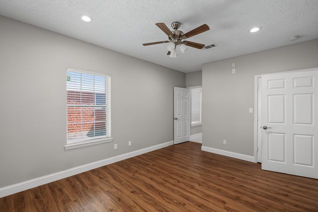 3909 Trail Lake Drive, Fort Worth, TX 76109