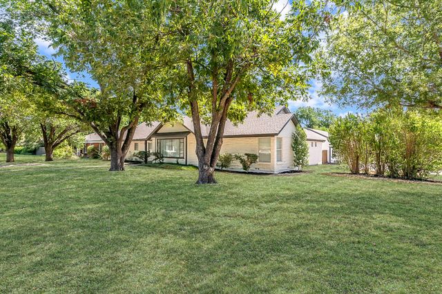3909 Trail Lake Drive, Fort Worth, TX 76109